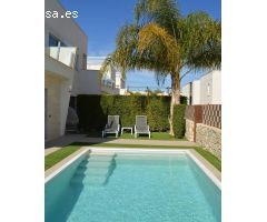 CHALET INDEPENDIENTE DE 3 DORMITORIOS CON PISCINA PROPIA EN PILAR DE LA HORADADA