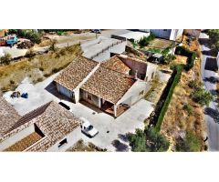 Encantador chalet con jardín y vistas privilegiadas al monte en tranquilo pueblo