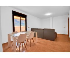 Piso con terraza y muebles