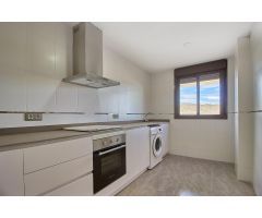Piso con terraza y muebles