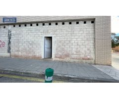 Se vende local comercial en bruto en la zona de los Valles, Guadalajara.