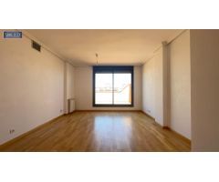 INMOBILIARIA ARBETETA VENDE MAGNÍFICO ÁTICO EN BULEVAR CLARA CAMPOAMOR, GUADALAJARA
