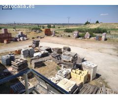 Agencia Inmobiliaria ARBETETA, VENDE Nave con parcela de 1851 m2.