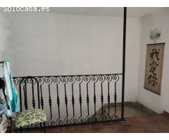 Bonita Casa de 2 Plantas y Azotea con negocio de alquiler incluido en Córdoba, cerca del Rio.
