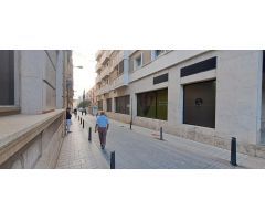 AMPLIO LOCAL COMERCIAL EN ZONA CENTRO DE REUS