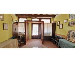 Local comercial con excelentes condiciones para cualquier actividad, incluso cambio de uso vivienda