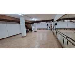 Local comercial con excelentes condiciones para cualquier actividad, incluso cambio de uso vivienda
