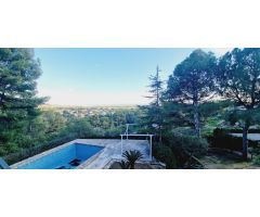 Encantadora Villa en Urbanización Cerca de Castellón – 6 Dormitorios, Piscina y Vistas al Mar