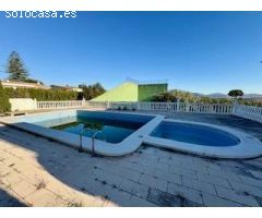 Chalet de seis habitaciones, piscina y frontón