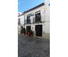 CASA CON LOCAL COMERCIAL EN YUNQUERA