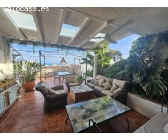 Exclusiva vivienda adosada reformada con vistas al mar, a metros de la playa