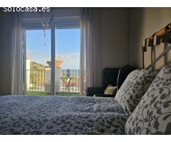 Exclusiva vivienda adosada reformada con vistas al mar, a metros de la playa