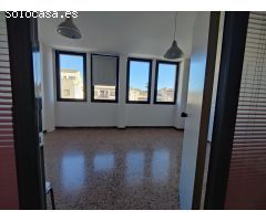 SE ALQUILA OFICINA DE DOS PLANTAS EN LA RAMBLA SANT FRANCESC