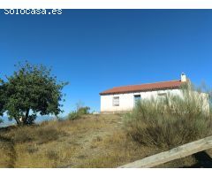 Espectacular casa rural semi reformada al lado de la Ermita de los Verdiales. Puerto de la Torre