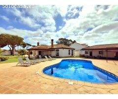 OPORTUNIDAD DE INVERSIÓN JUNTO AL N. SANCTI PETRI, CHALET +  2 APARTAMENTOS + 2 PISCINAS, 1950M2
