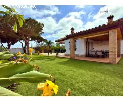 OPORTUNIDAD DE INVERSIÓN JUNTO AL N. SANCTI PETRI, CHALET +  2 APARTAMENTOS + 2 PISCINAS, 1950M2