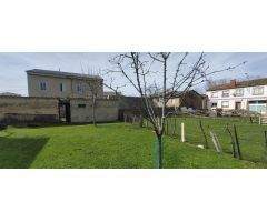 EXCELENTE OPORTUNIDAD. CASA EN BOÑAR CON TERRENO Y PATIO