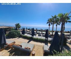 Descubre el paraíso en la Gaspara, Estepona. Apartamento de lujo con vistas al mar en venta.