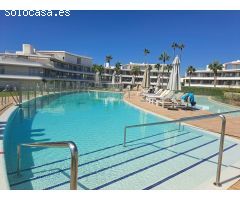 Descubre el paraíso en la Gaspara, Estepona. Apartamento de lujo con vistas al mar en venta.