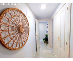 Elegante apartamento en venta en la urbanización Los Naranjos de Marbella. Málaga