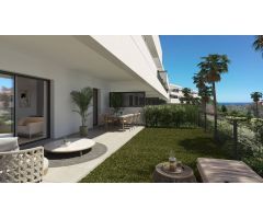 Exclusivo Apartamento con Terraza y Jardines Privados en venta en Playa Bahía Dorada, Estepona