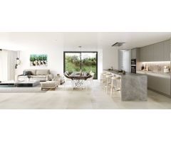Tu Oasis Privado con Solárium en venta en la Exclusiva Nueva Milla de Oro de Estepona. Málaga