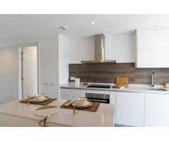 Estupendo apartamento con jardín privado en venta en Estepona. Málaga