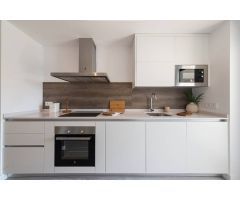 Estupendo apartamento con jardín privado en venta en Estepona. Málaga