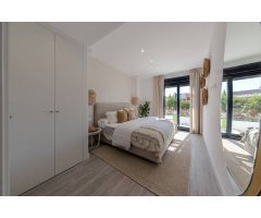 Estupendo apartamento con jardín privado en venta en Estepona. Málaga