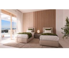 Exclusivo Apartamento con Amplia Terraza en venta en Estepona, a Pasos del Mar