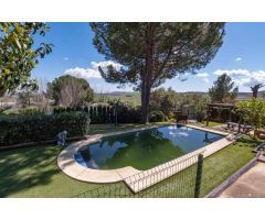 Oasis Privado en el Aljarafe Sevillano: Casa de Ensueño en venta con Piscina y Privacidad Total