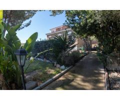 Oasis Privado en el Aljarafe Sevillano: Casa de Ensueño en venta con Piscina y Privacidad Total
