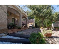 Oasis Privado en el Aljarafe Sevillano: Casa de Ensueño en venta con Piscina y Privacidad Total