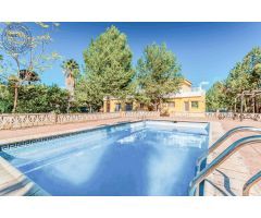 FANTASTICO CHALET EN URB. SAN CRISTOBAL - ALBERIQUE