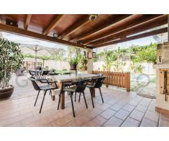 Comprar chalet con piscina en Santa Bárbara, Godella.