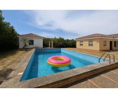 ¡VIVE LA TRANQUILIDAD QUE MERECES! Se VENDE espectacular chalet en PALOMARES DEL RÍO (SEVILLA).