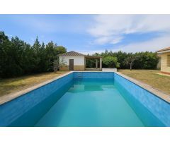 ¡VIVE LA TRANQUILIDAD QUE MERECES! Se VENDE espectacular chalet en PALOMARES DEL RÍO (SEVILLA).