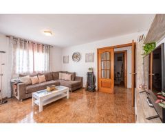 Casa independiente en Vilanova, luminosa, espaciosa y lista para entrar a vivir