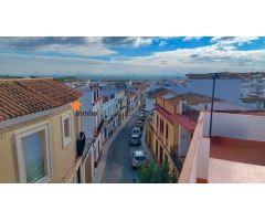 INMHO en exclusiva en el  centro de Mairena del Alcor con terraza y patio, ideal para inversion.