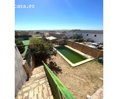 CHALET CON PISCINA EN LA LOCALIDAD DE GERENA, PARA TERMINAR.