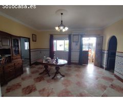 ¡Terreno enorme con casa en El Viar! ¡El lienzo perfecto para tus sueños!