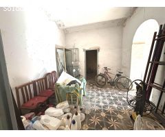 EN VENTA – CASA CÉNTRICA PARA REFORMAR EN LOS ROSALES