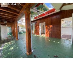 Chalet pareado en la zona mas comercial de la urbanización
