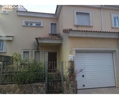 Chalet adosado con patio