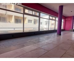 Local Comercial en Alquiler – Ubicación Céntrica con Gran Terraza