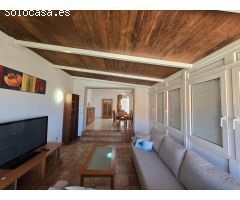 Fantástica casa familiar de tres plantas en Loma Dos