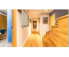 Hermoso Chalet Adosado en venta en Calle  Corbella