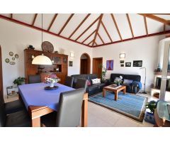 Magnífico Chalet con Grandes Jardines