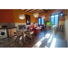¡Oportunidad única en Pravia! Dos encantadores apartamentos, panera vivienda y caserón asturiano