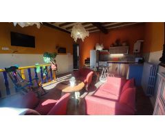 ¡Oportunidad única en Pravia! Dos encantadores apartamentos, panera vivienda y caserón asturiano